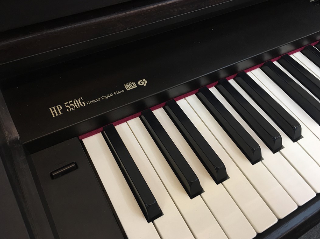 Đàn Piano Điện Roland HP550G